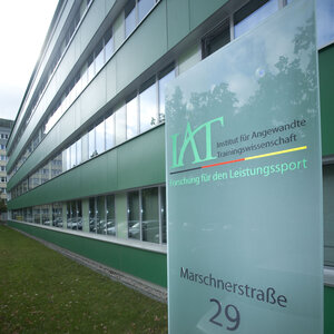 IAT Gebäude Eingang (Quelle:IAT)